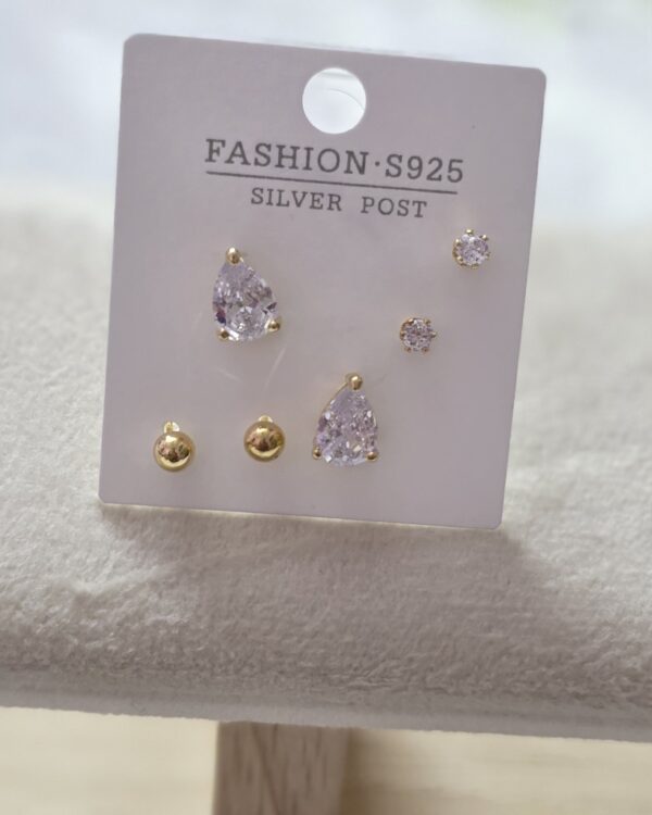 3 in 1 earrings💫